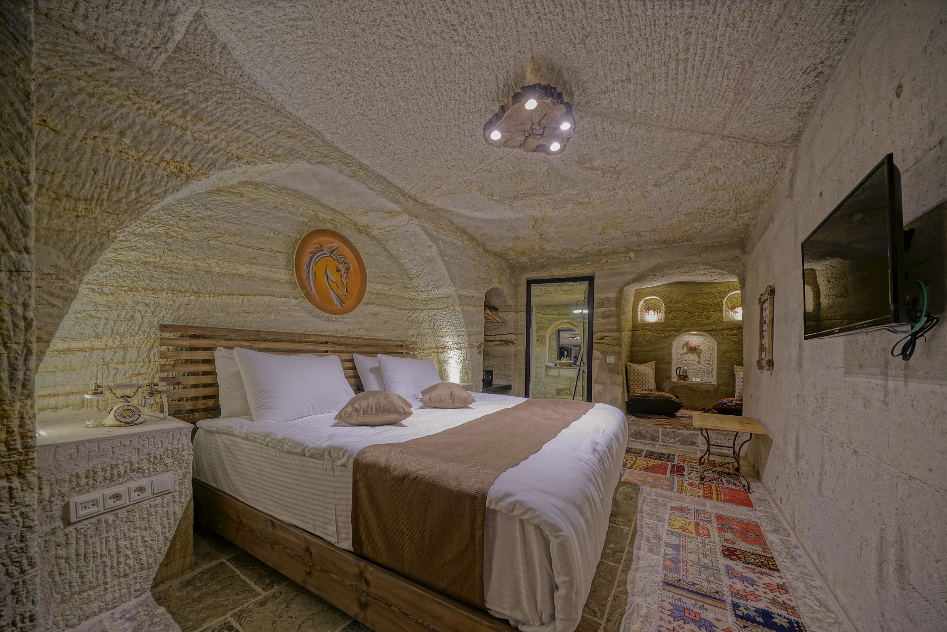 Deluxe Cave Room