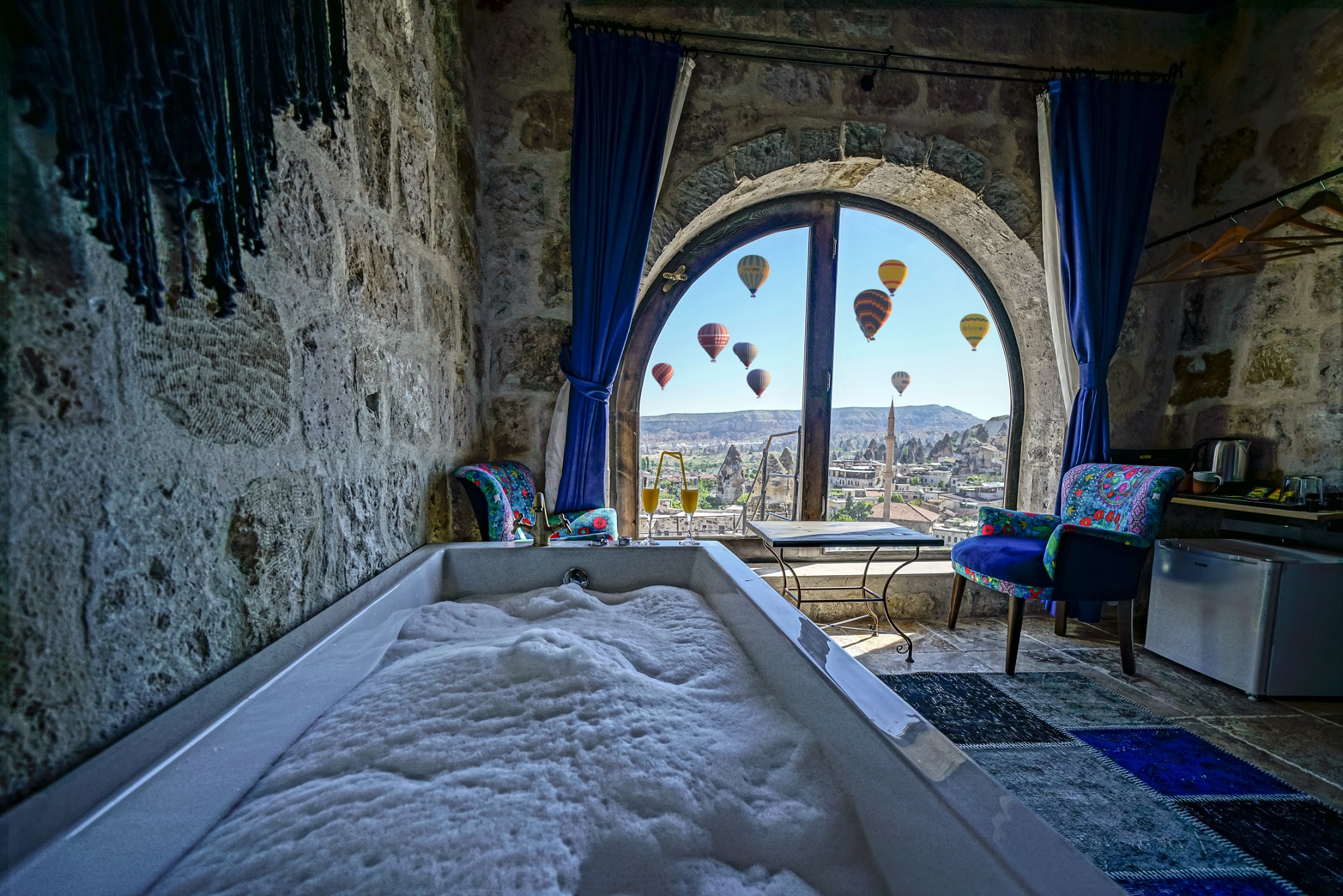 Deluxe Balcony With Bathtub